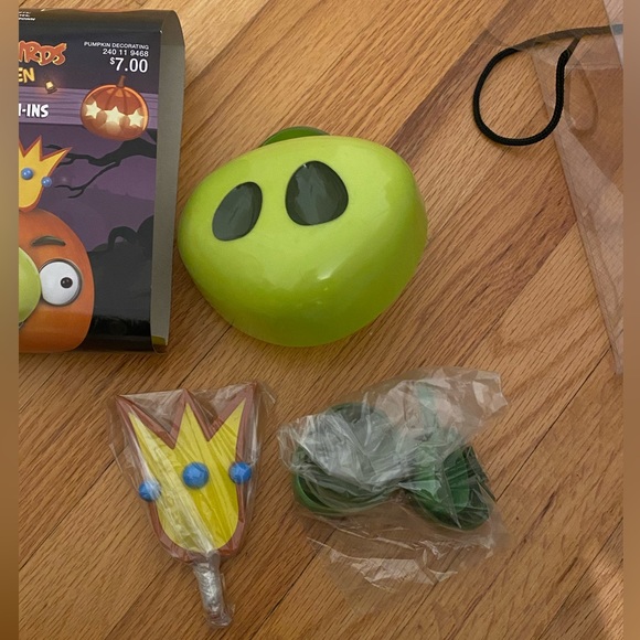 Angry Birds character pumpkin push-ins. Brand new, sealed in box. - Picture 5 of 9